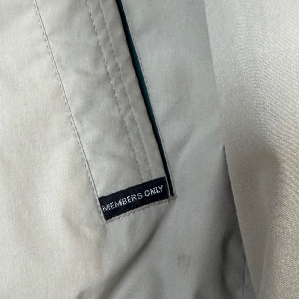 Vintage Members Only Men's Beige Jacket with Green Lining - Picture 3 of 14